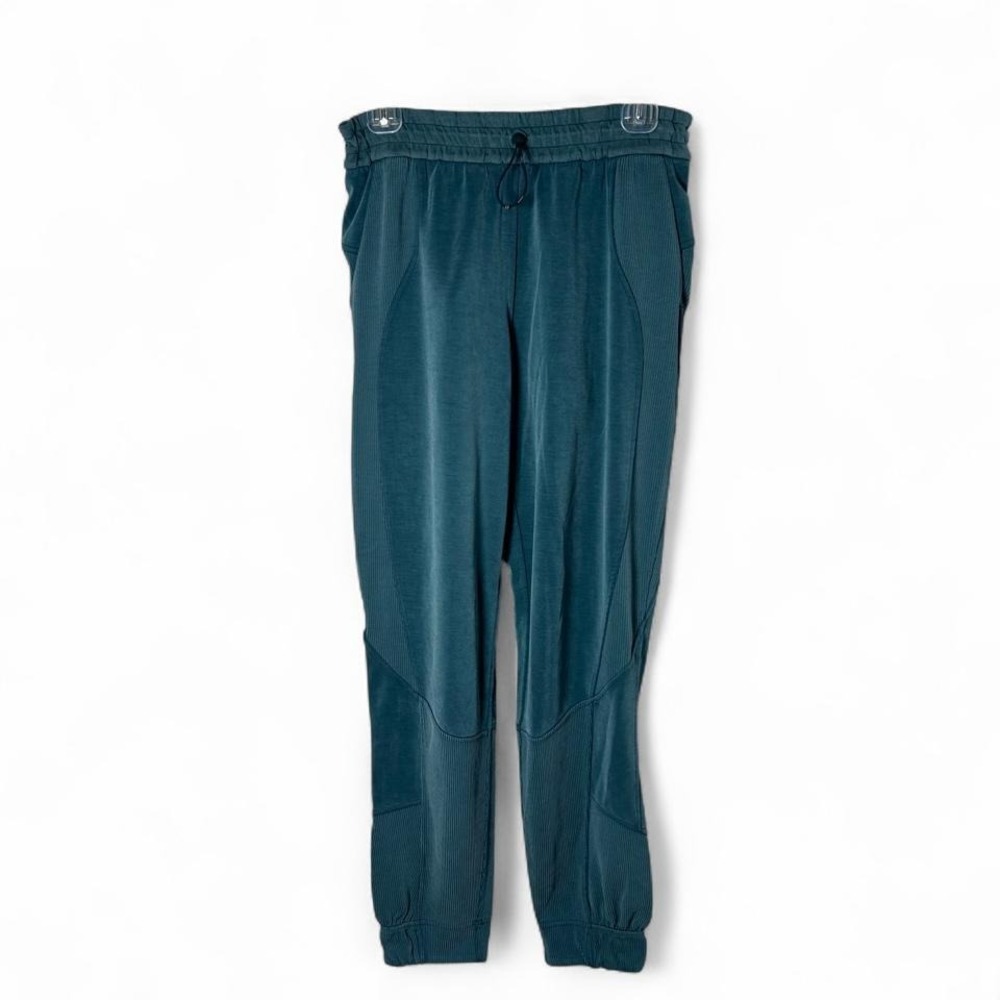 Lululemon Brushed Softstreme Ribbed High-Rise Jogger
Green Jasper size 6‎